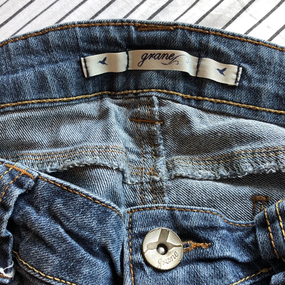 Jean Capris - Picture 2 of 4